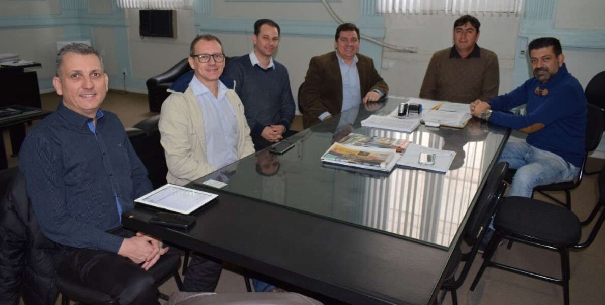 secretario-de-saude-recebe-gerencia-da-ouro-e-prata