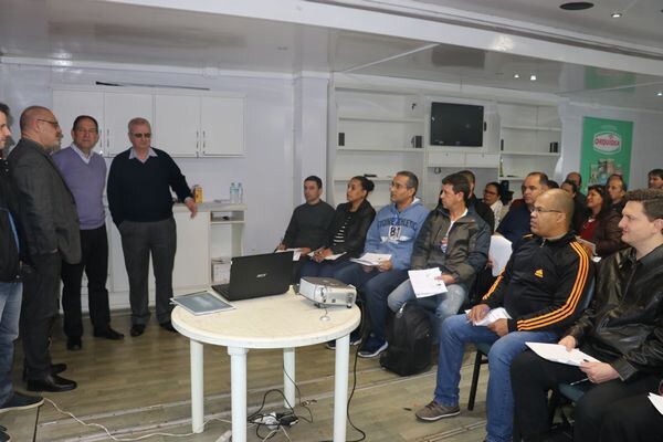 secretario-de-desenvolvimento-visita-carreta-da-agas