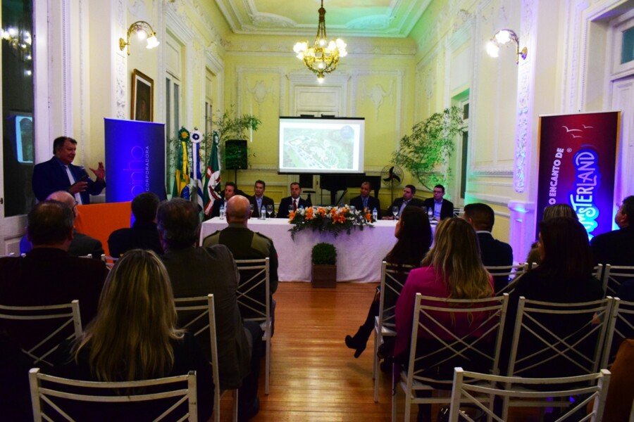 amsterland-incorporadora-moinho-e-apresentada-para-autoridades-no-salao-nobre