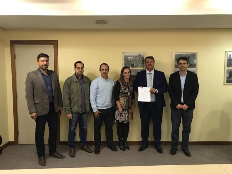 prefeito-assina-termo-aditivo-de-cessao-de-uso-da-area-da-escola-nossa-senhora-do-livramento