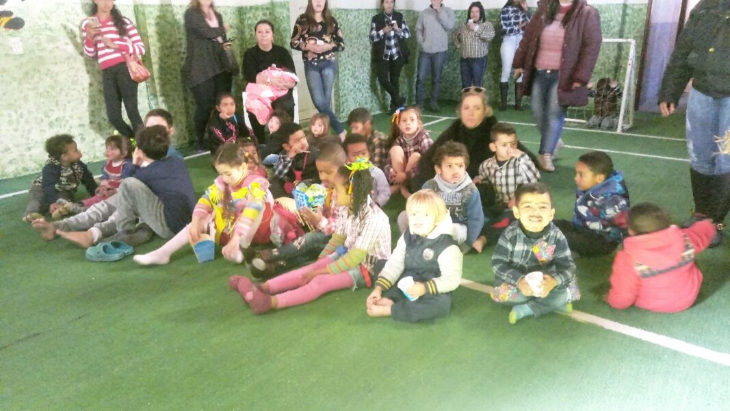 com-o-apoio-de-empresarios-assistencia-social-promove-festa-junina-para-criancas