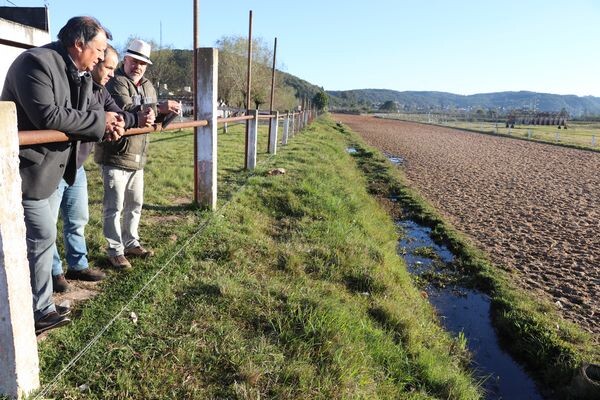 prefeito-visita-jockey-clube-e-acompanha-preparativos-de-70-anos-do-hipodromo