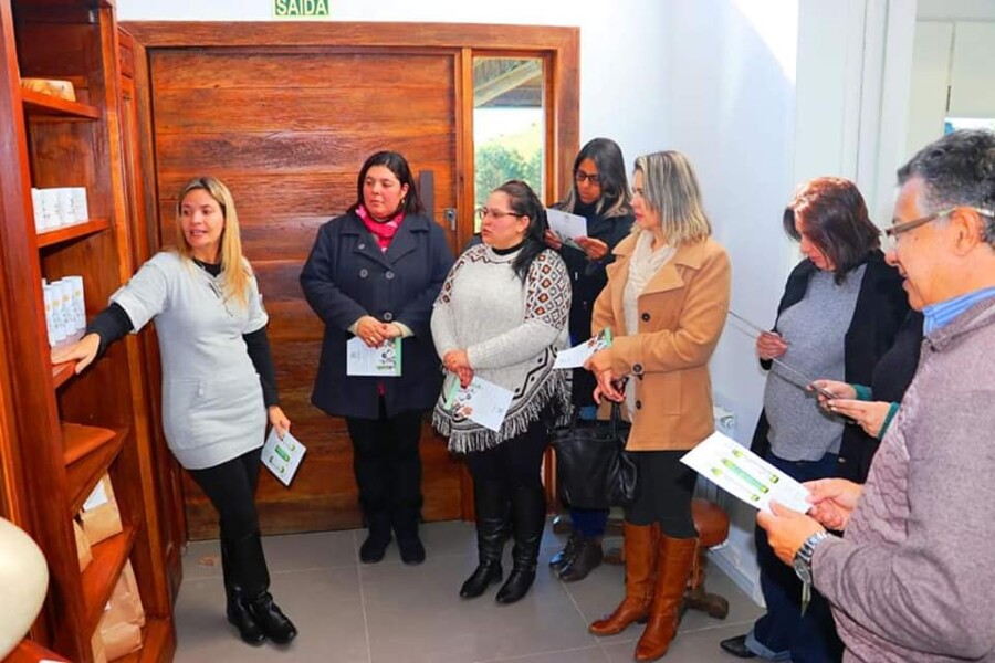 secretaria-de-turismo-participa-de-passeio-na-ferradura-dos-vinhedos