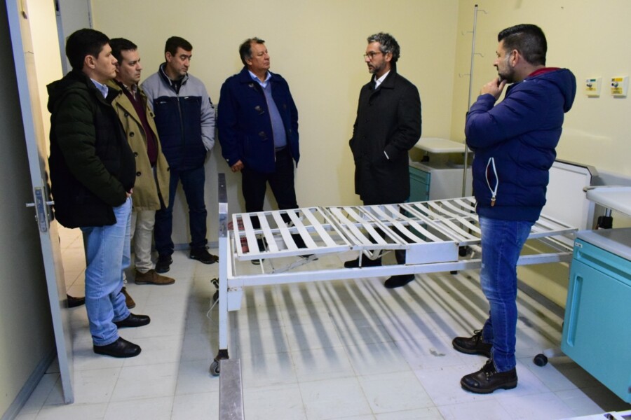 prefeito-e-deputado-frederico-antunes-visitam-quartos-reformados-da-santa-casa