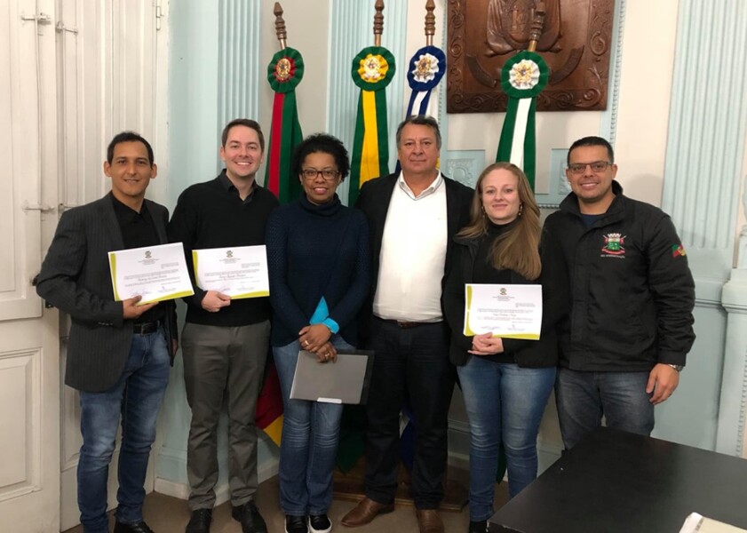 mais-servidores-aprovados-no-concurso-0012015-sao-empossados