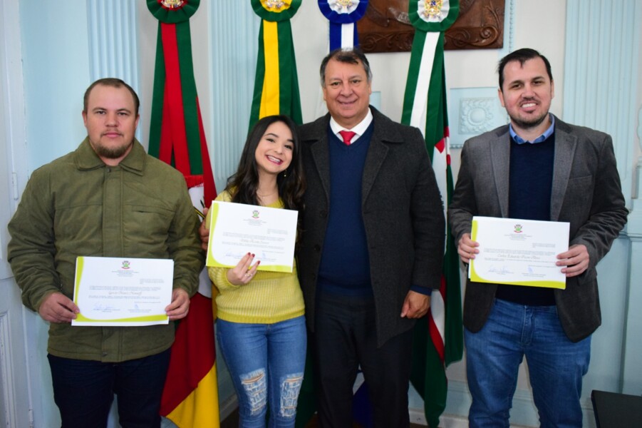 concurso-publico-0012015-mais-tres-servidores-sao-empossados