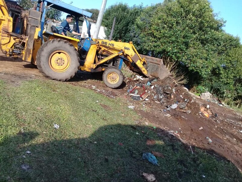 secretaria-de-servicos-urbanos-retira-lixo-acumulado-na-vila-emilia