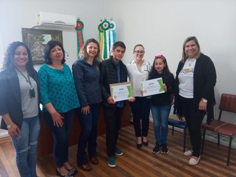 estudantes-que-participaram-das-olimpiadas-da-lingua-portuguesa-sao-homenageados-pela-sme