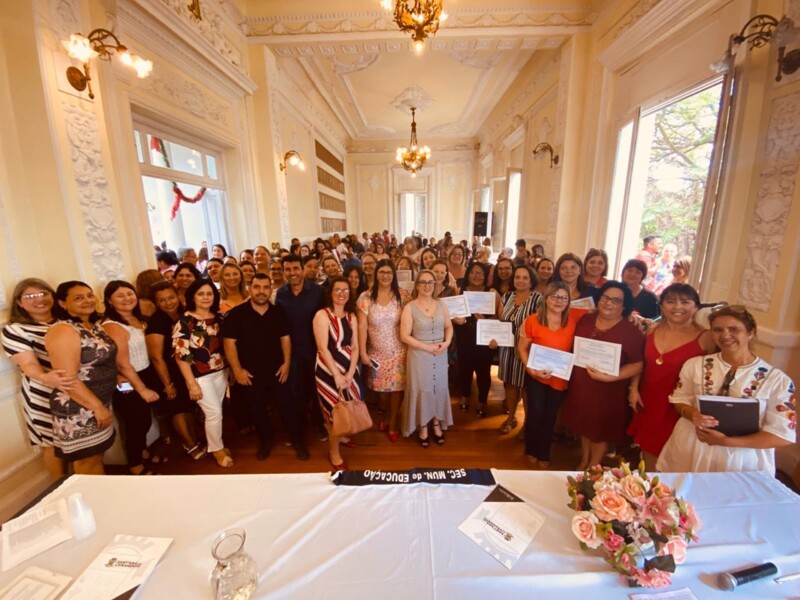 novos-diretores-e-vice-diretores-das-escolas-municipais-sao-empossados