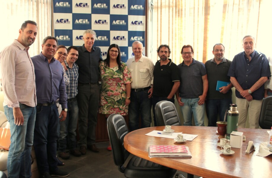 em-reuniao-na-acil-prefeita-solicita-apoio-para-santa-casa