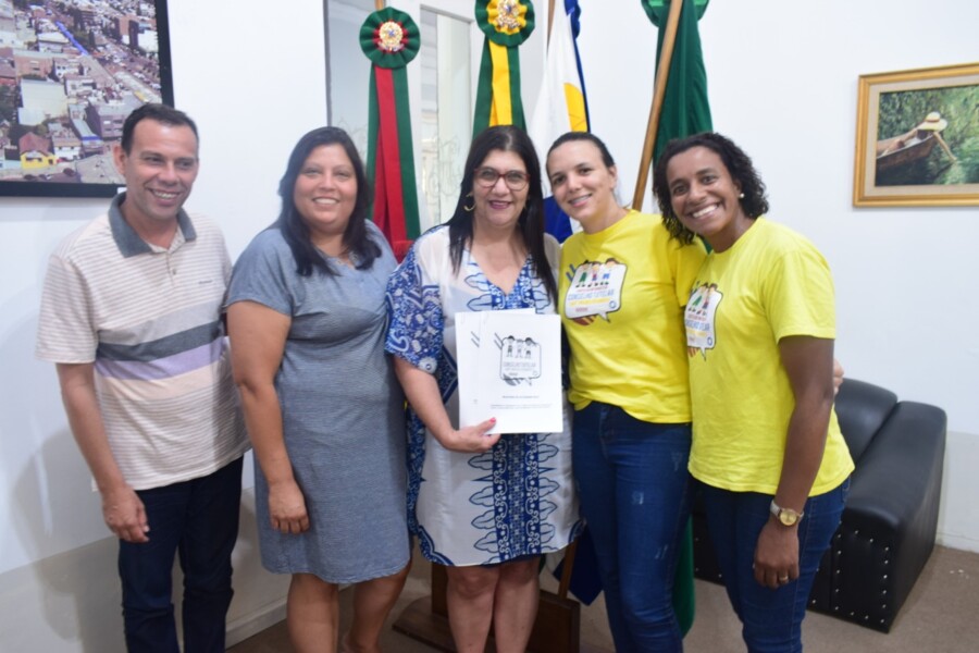 conselho-tutelar-entrega-prestacao-de-contas-para-prefeita
