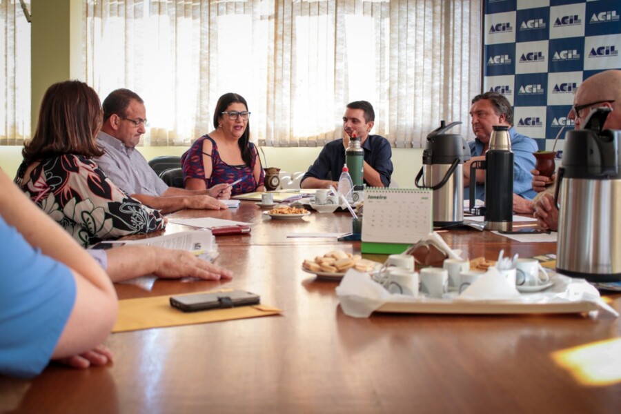 prefeita-mari-volta-a-se-reunir-com-acil