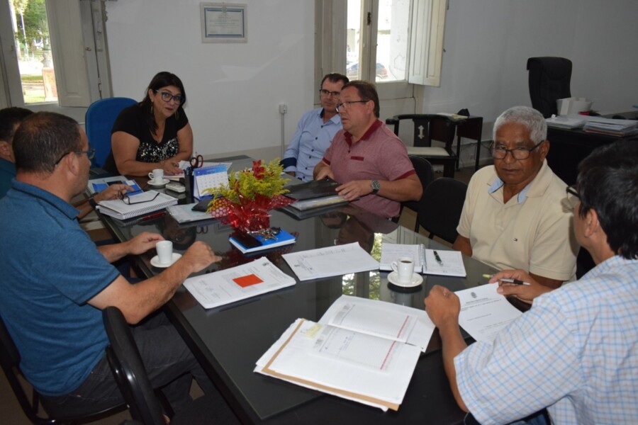 prefeita-recebe-empresa-de-recolhimento-e-transporte-de-lixo