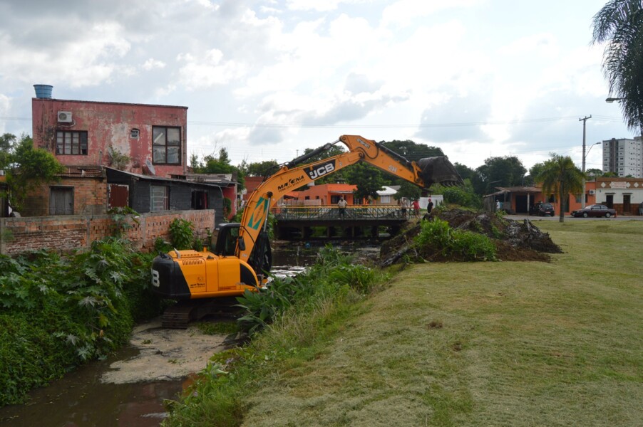 praca-artigas-e-arroio-maragato-recebem-limpeza