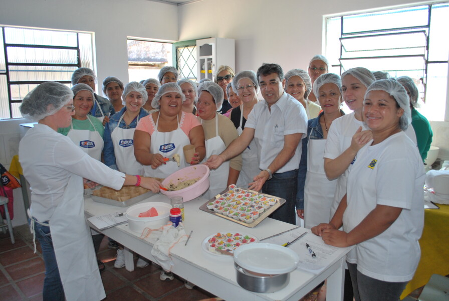 prefeitura-em-parceria-com-exattus-finaliza-curso-de-panetones-e-doces-no-prado