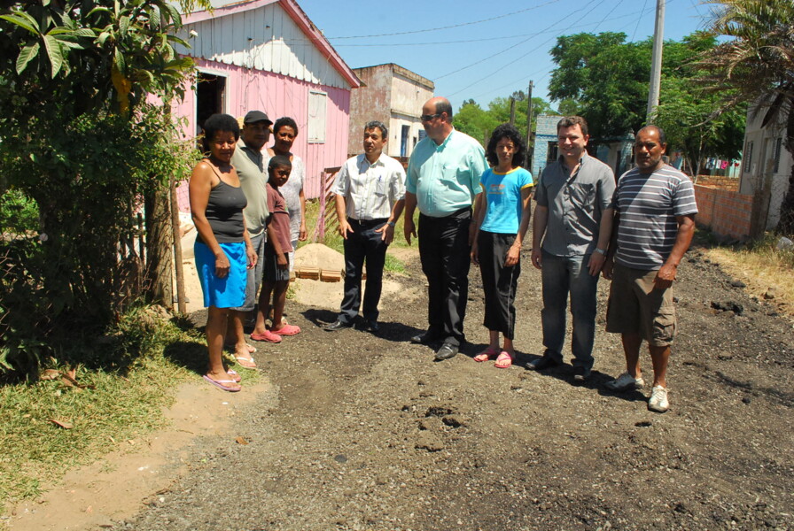 prefeito-vistoria-obras-no-beco-da-bilizaria-juntamente-com-vereador-nelmo-e-secretario-benia