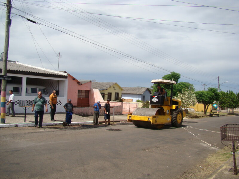 secretaria-efetua-reparos-na-francisco-reverbel