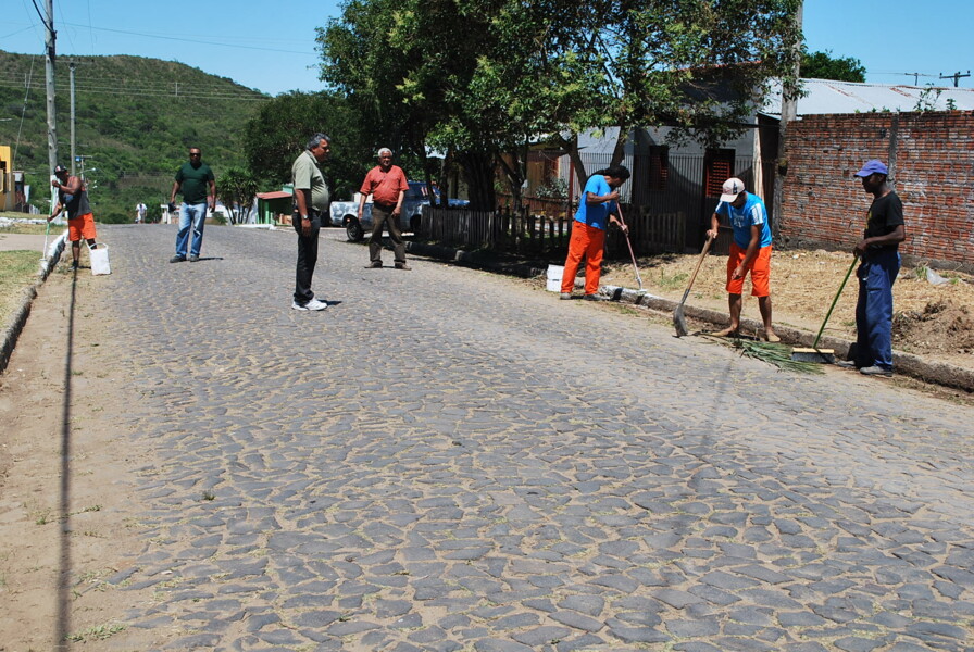 servicos-urbanos-realiza-mutirao-de-limpeza-na-nova-livramento