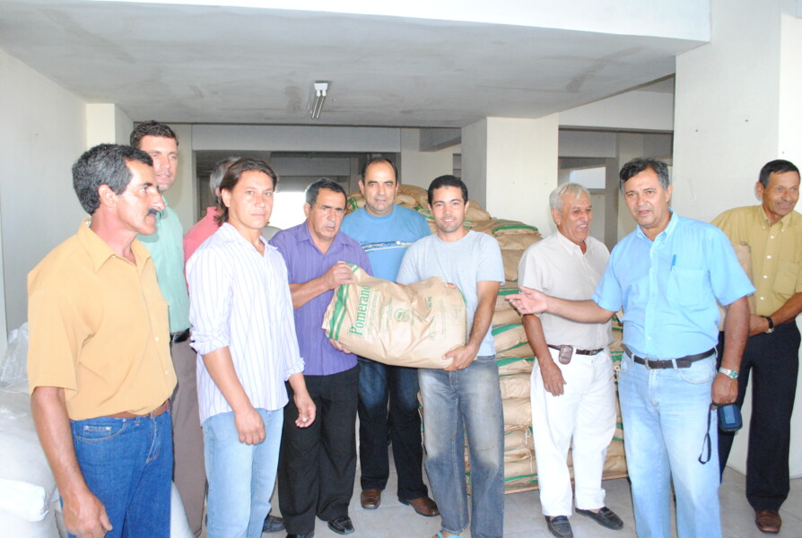 governo-municipal-faz-entrega-de-alimentos-para-amel