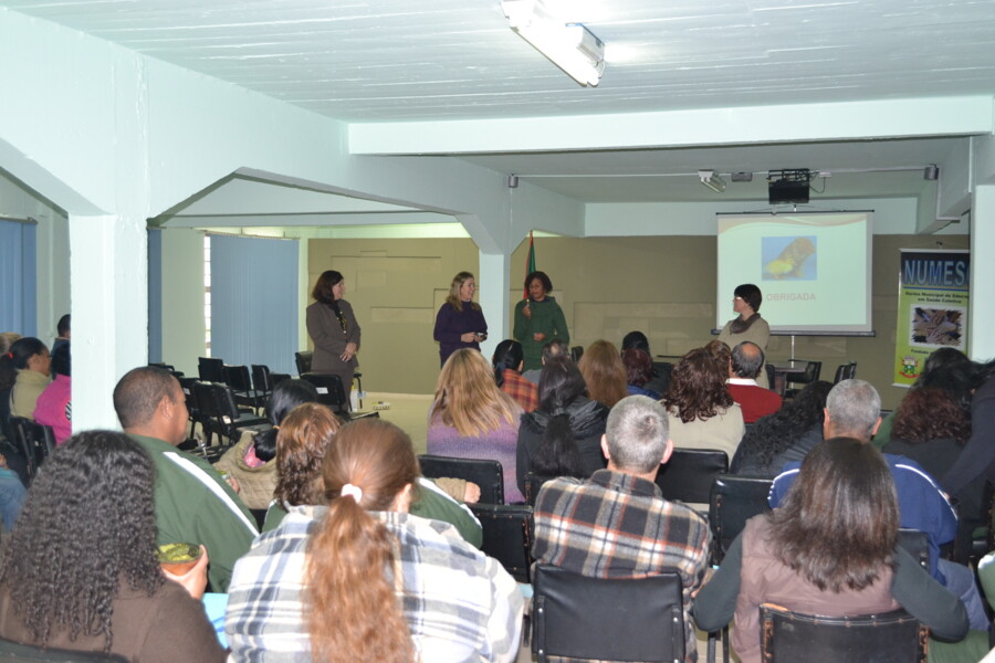 secretaria-municipal-qualifica-servidores-da-saude