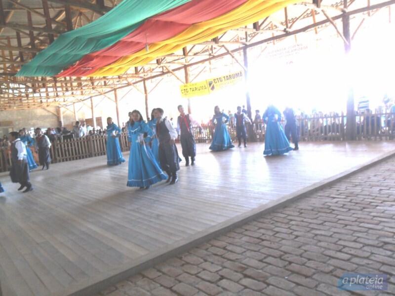 grupo-municipal-de-danca-recebe-premiacao-em-sao-gabriel