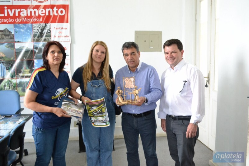 governo-municipal-recebe-agradecimento-pelo-apoio-a-vertente-da-cancao-nativa