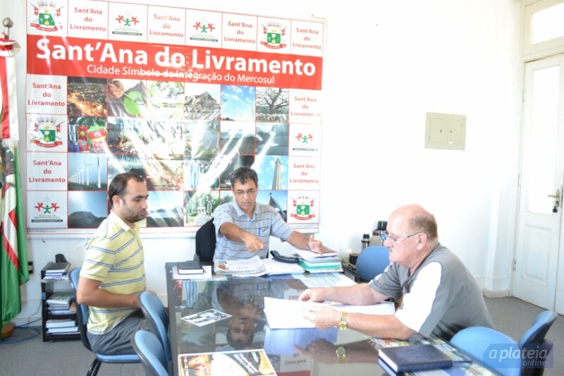 prefeitura-entrega-licenca-previa-para-instalacao-de-industria-no-armour