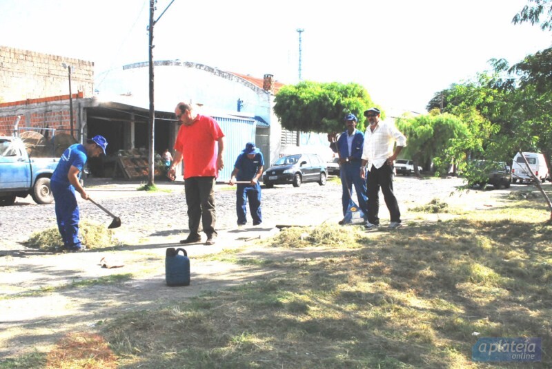 secretaria-desenvolve-frentes-de-trabalho-na-vila-municipal-e-tabatinga