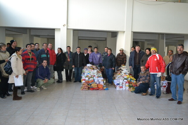 prefeito-entrega-alimentos-arrecadados-no-11-canto-para-martin-fierro-a-20-entidades