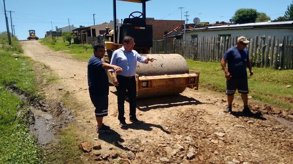 prefeito-vistoria-recuperacao-de-ruas-no-jardim-alvorada