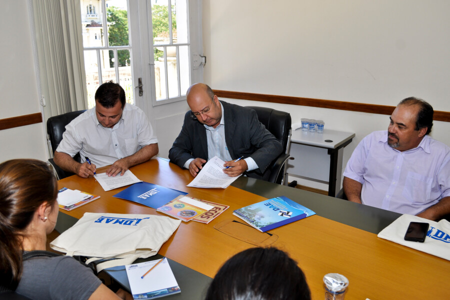 dae-firma-importante-convenio-com-dmae-de-porto-alegre