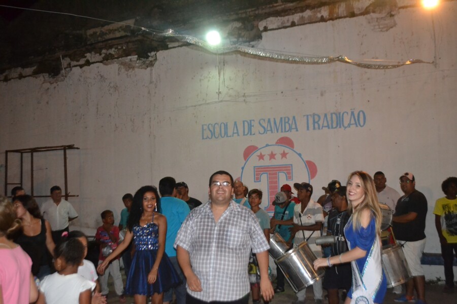 rainha-princesa-rei-momo-e-comissao-do-carnaval-visitam-ensaios-das-escolas-de-samba-de-livramento