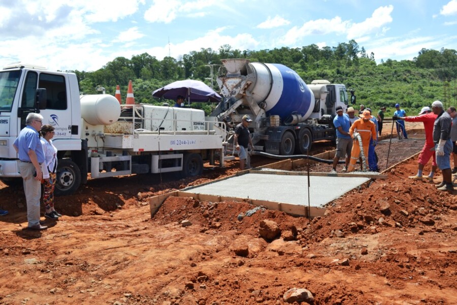 prefeitura-da-continuidade-na-concretagem-da-obra-que-abrigara-a-usina-de-asfalto