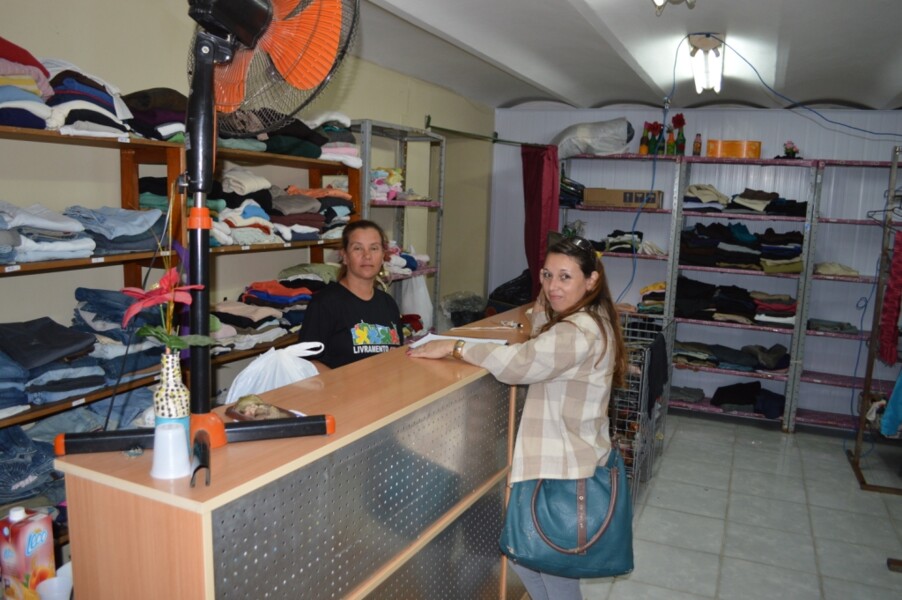 lojinha-solidaria-do-gabinete-da-primeira-dama-esta-recebendo-doacoes-de-roupas