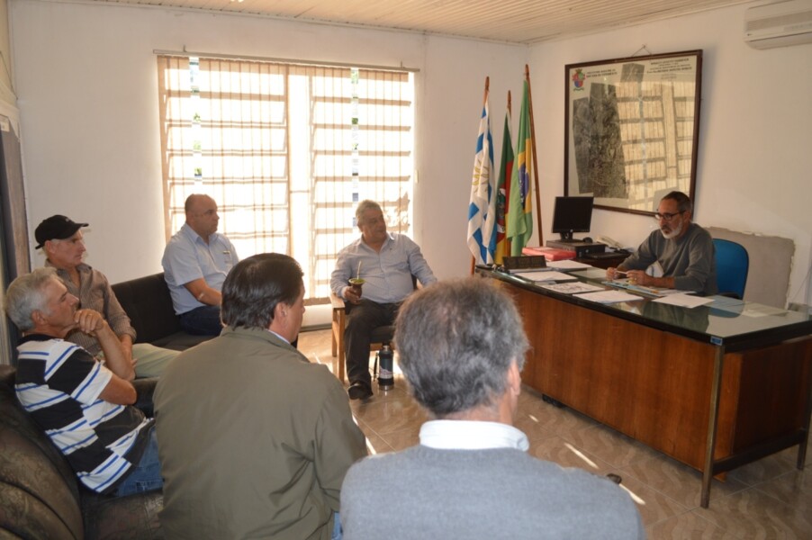 secretario-de-obras-recebe-produtores-rurais-da-madureira