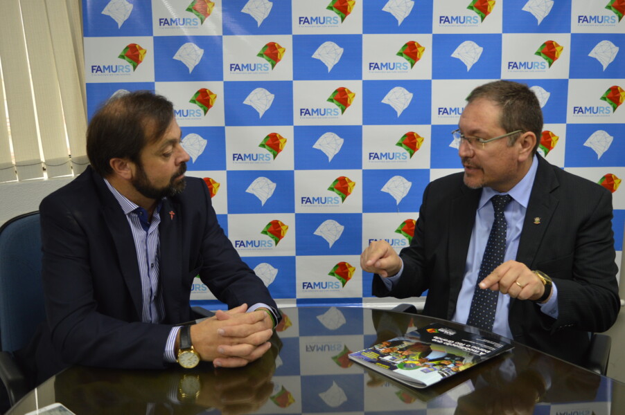 glauber-lima-reune-com-presidente-da-famurs-e-trata-dos-valores-devidos-pelo-governo-sartori-para-a-saude-em-livramento