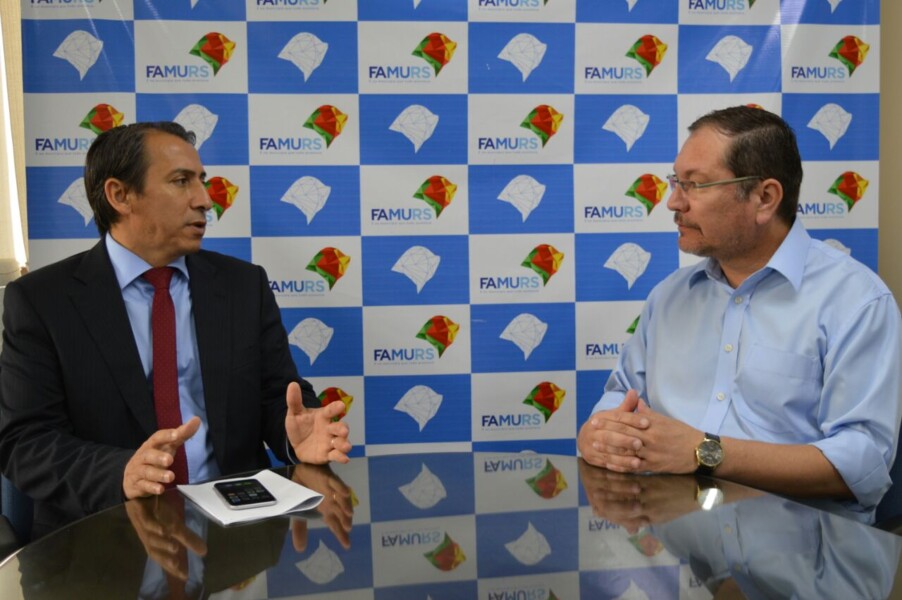 prefeito-glauber-participa-de-ato-na-famurs-para-simbolizar-ingresso-na-justica-por-repasses-oriundos-da-repatriacao