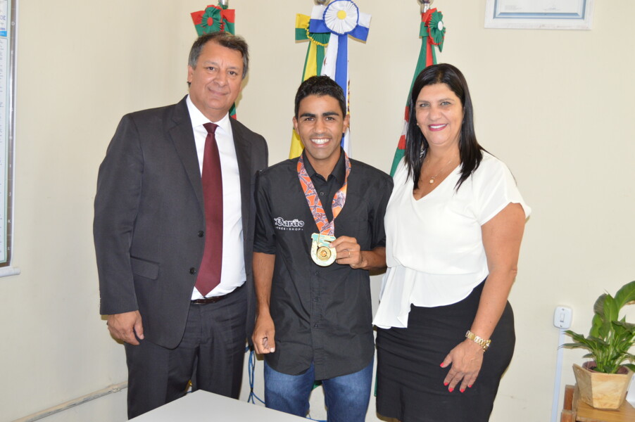 prefeito-e-vice-convidam-o-atleta-marcos-rogerio-para-ministrar-oficinas
