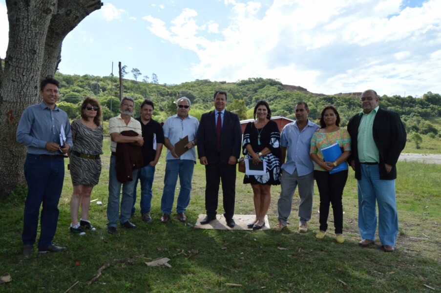 prefeito-vice-e-secretarios-vistoriam-a-chacara-da-prefeitura