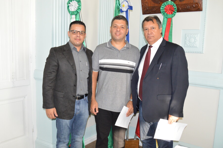 prefeito-ico-charopen-empossa-concursado