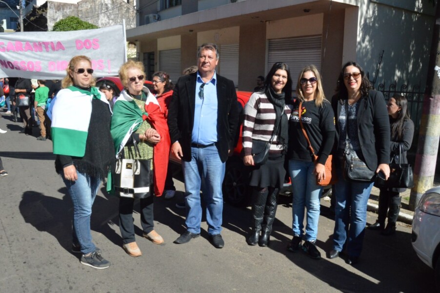 prefeito-e-vice-participam-de-caminhada-contra-reforma-trabalhista