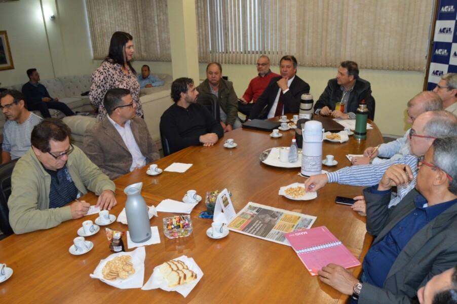 prefeito-e-vice-prestam-contas-dos-100-dias-de-governo-na-acil