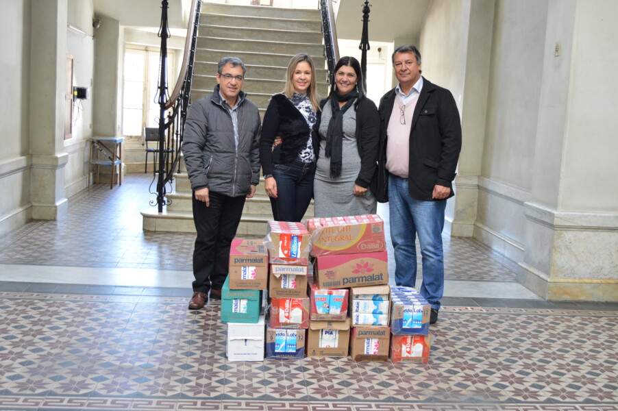 governo-recebe-doacao-de-180-litros-de-leite-para-a-santa-casa