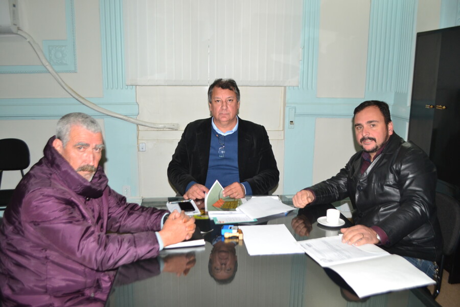 prefeito-recebe-diretor-da-fundacao-gaucha-do-trabalho