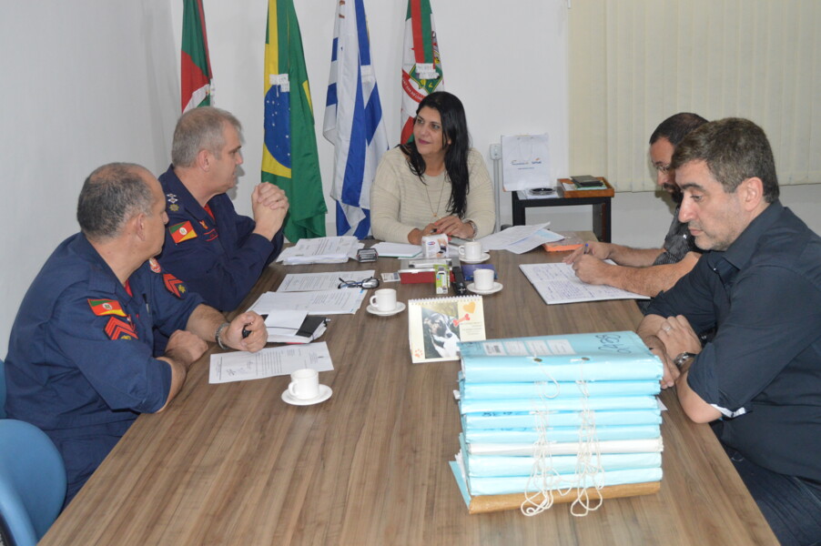 prefeita-em-exercicio-recebe-comandante-do-corpo-de-bombeiros