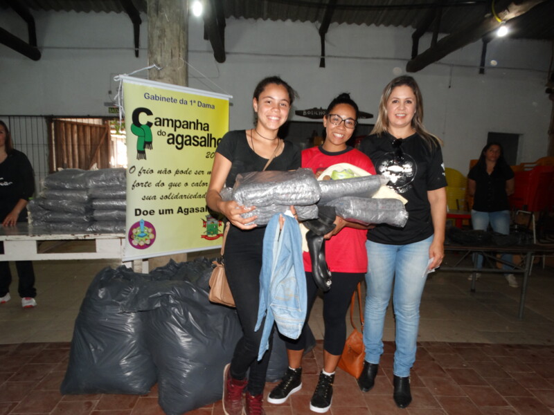 gabinete-acao-solidaria-realiza-entrega-de-agasalhos-e-cobertores-a-comunidade-carente