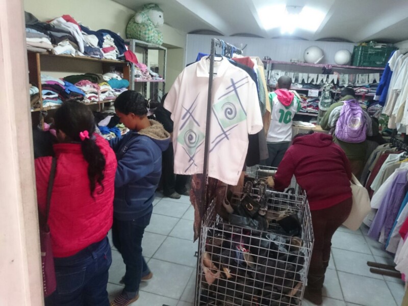 mais-de-350-pessoas-sao-atendidas-mensalmente-na-lojinha-solidaria