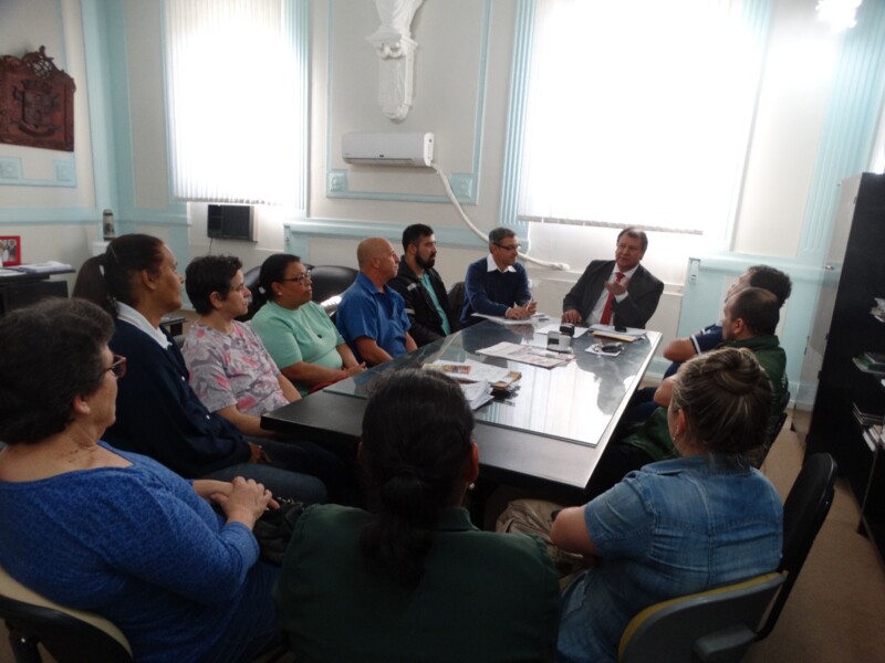 prefeito-recebe-funcionarios-da-santa-casa