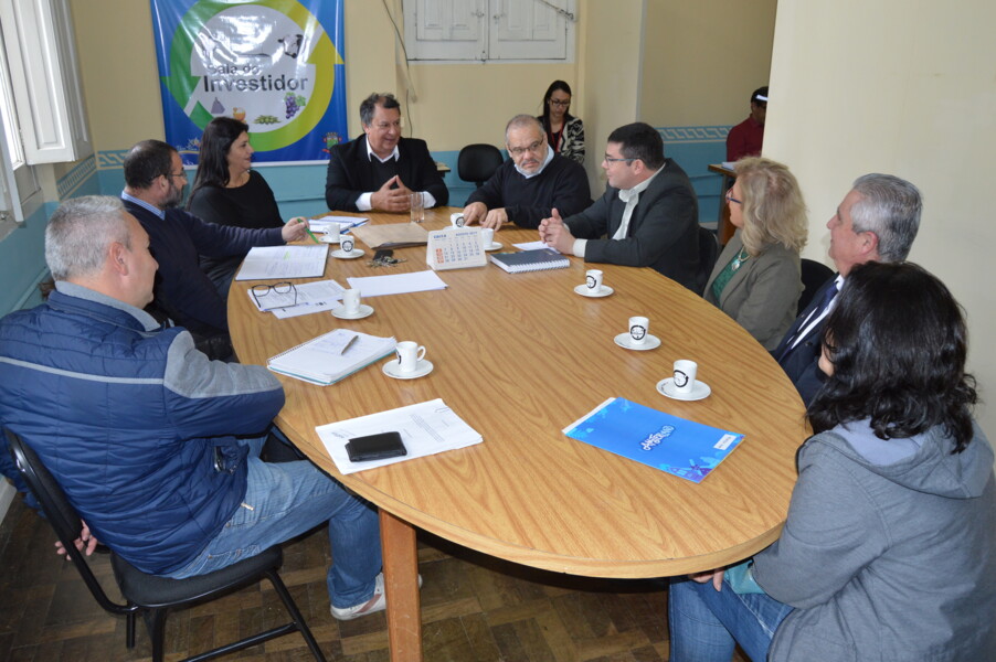 urbanizacao-do-amsterland-e-abordada-em-reuniao-na-sala-do-investidor