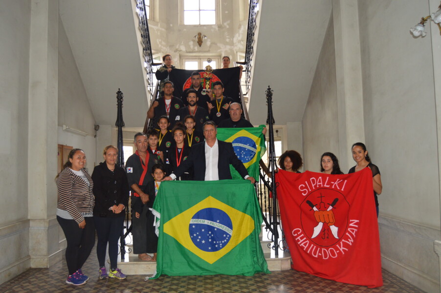 premiados-em-buenos-aires-alunos-de-escola-de-artes-marciais-da-morada-da-colina-sao-recebidos-pelo-prefeito